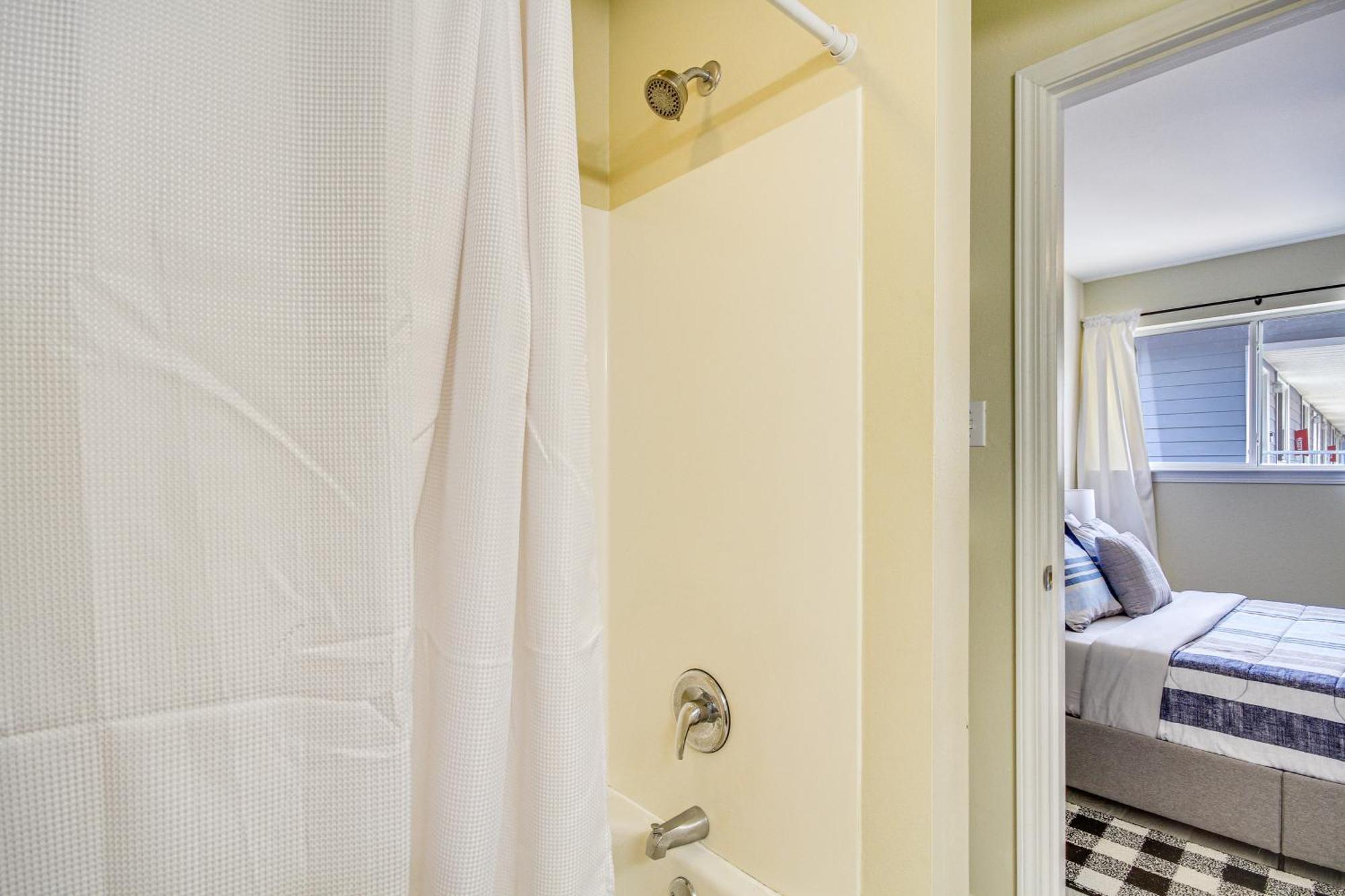 Airy Biloxi Condo With Patio Walk To Beach! Εξωτερικό φωτογραφία