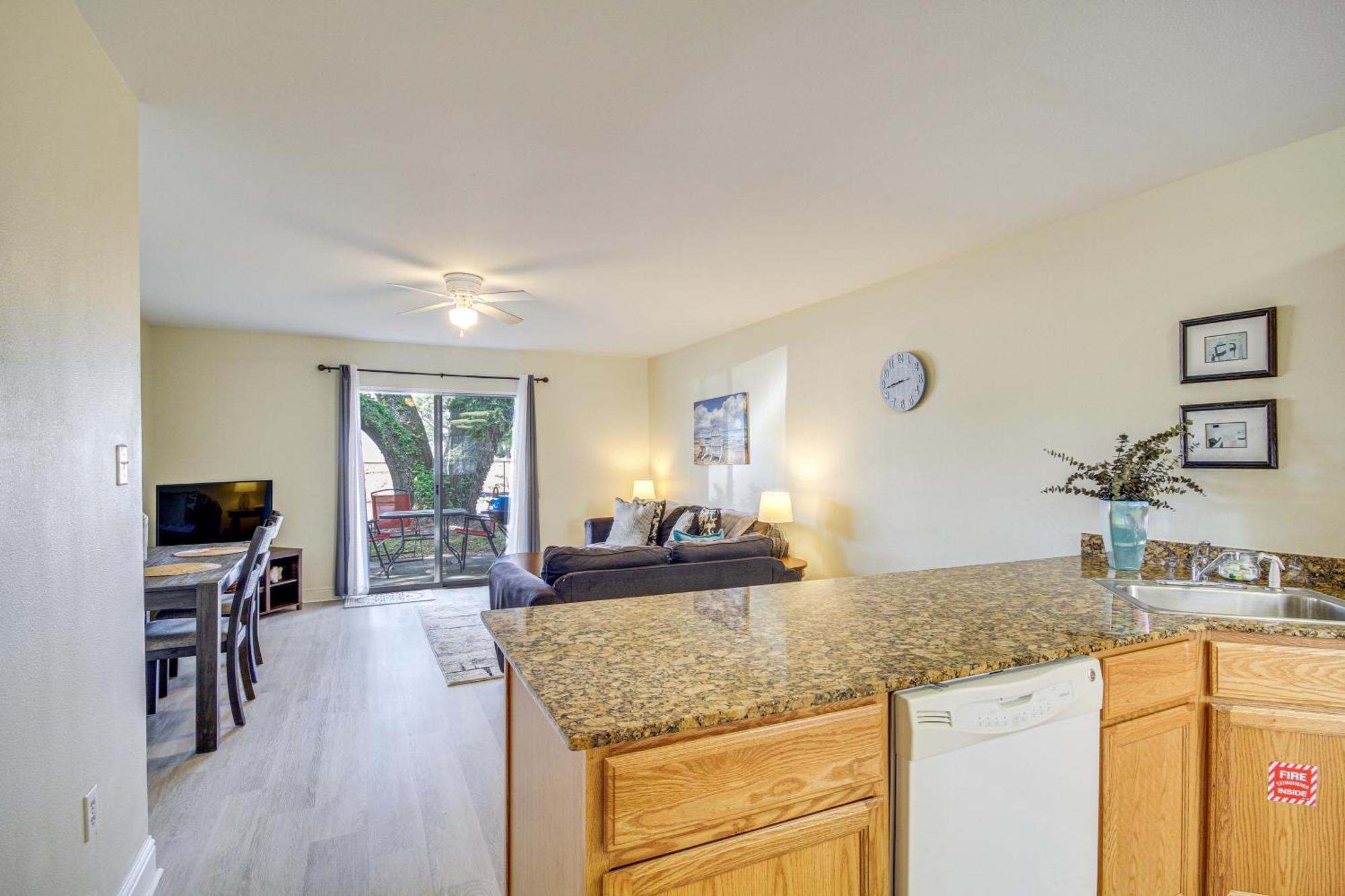 Airy Biloxi Condo With Patio Walk To Beach! Εξωτερικό φωτογραφία