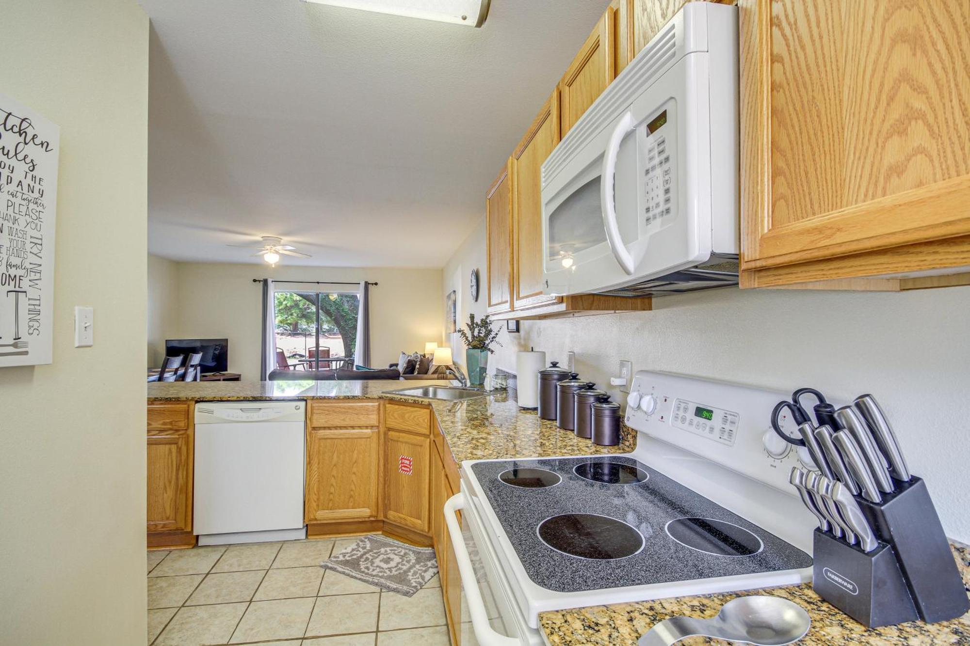Airy Biloxi Condo With Patio Walk To Beach! Εξωτερικό φωτογραφία