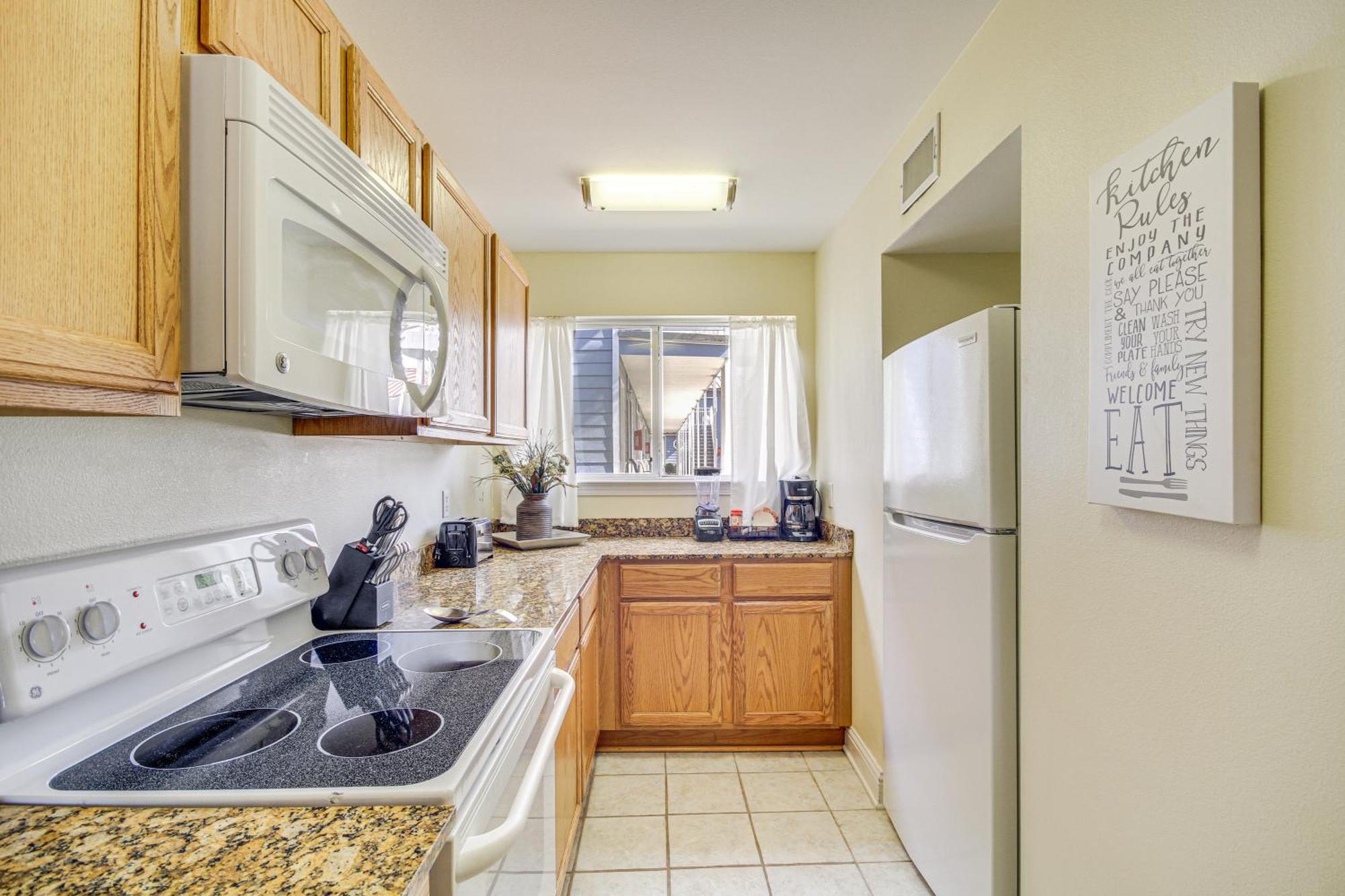 Airy Biloxi Condo With Patio Walk To Beach! Εξωτερικό φωτογραφία