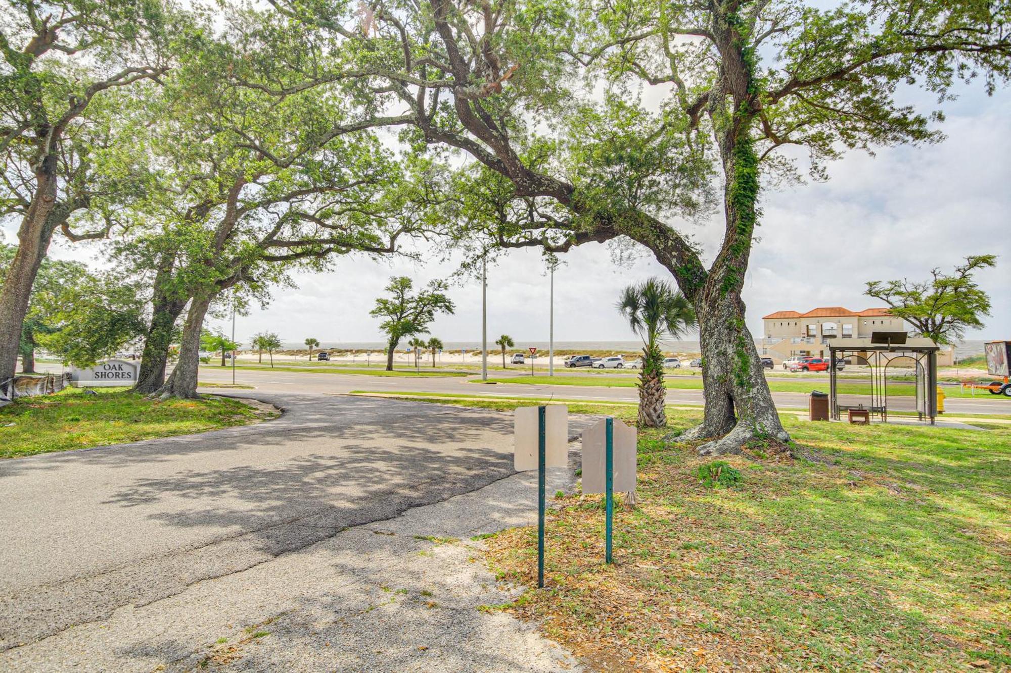 Airy Biloxi Condo With Patio Walk To Beach! Εξωτερικό φωτογραφία